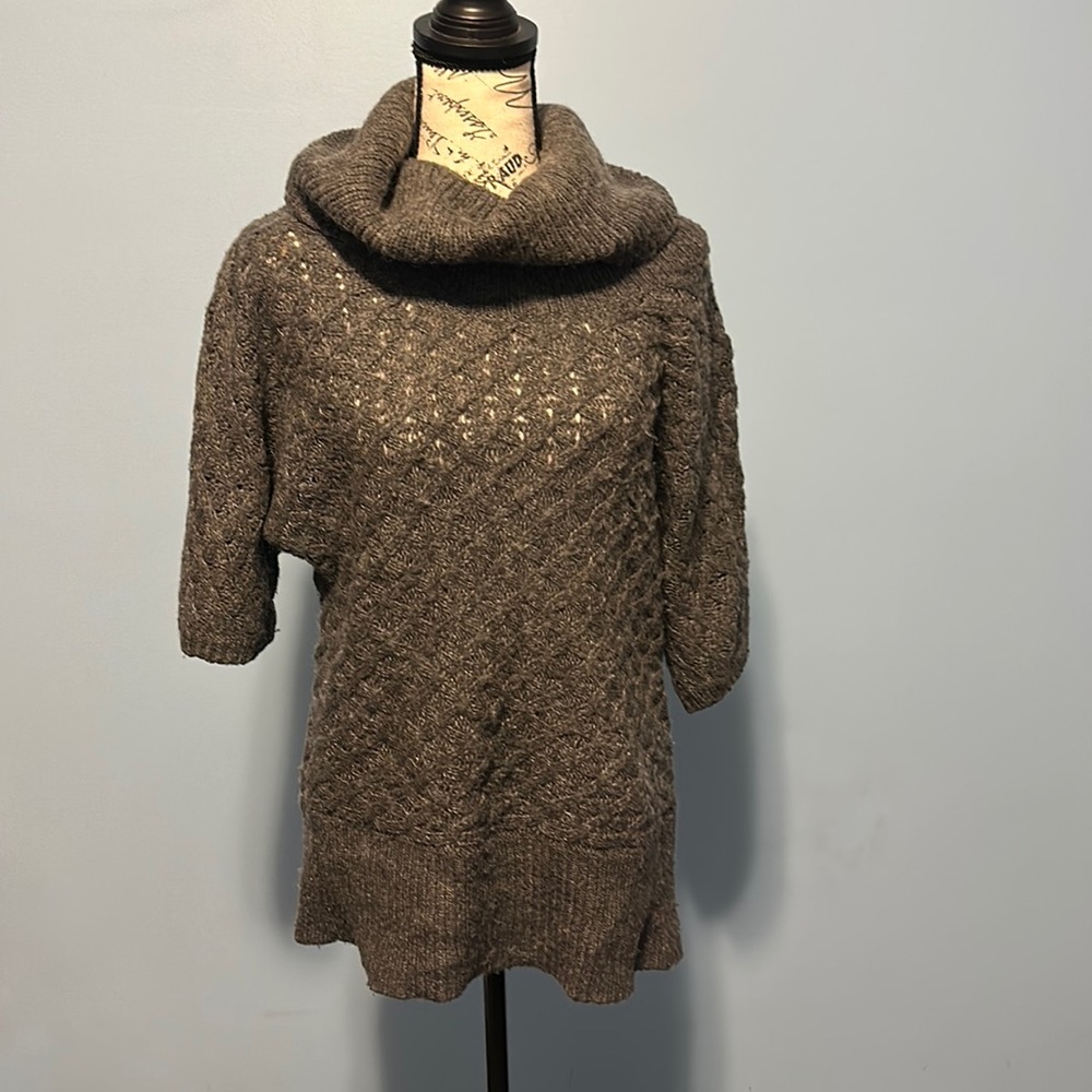Short sleeved turtle neck sweater